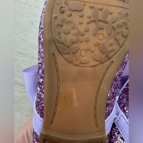 Kailee P. 
Girls Rock Glitter Mary Jane Ballet Flats with Satin Bow
Size 11 - Picture 7 of 8